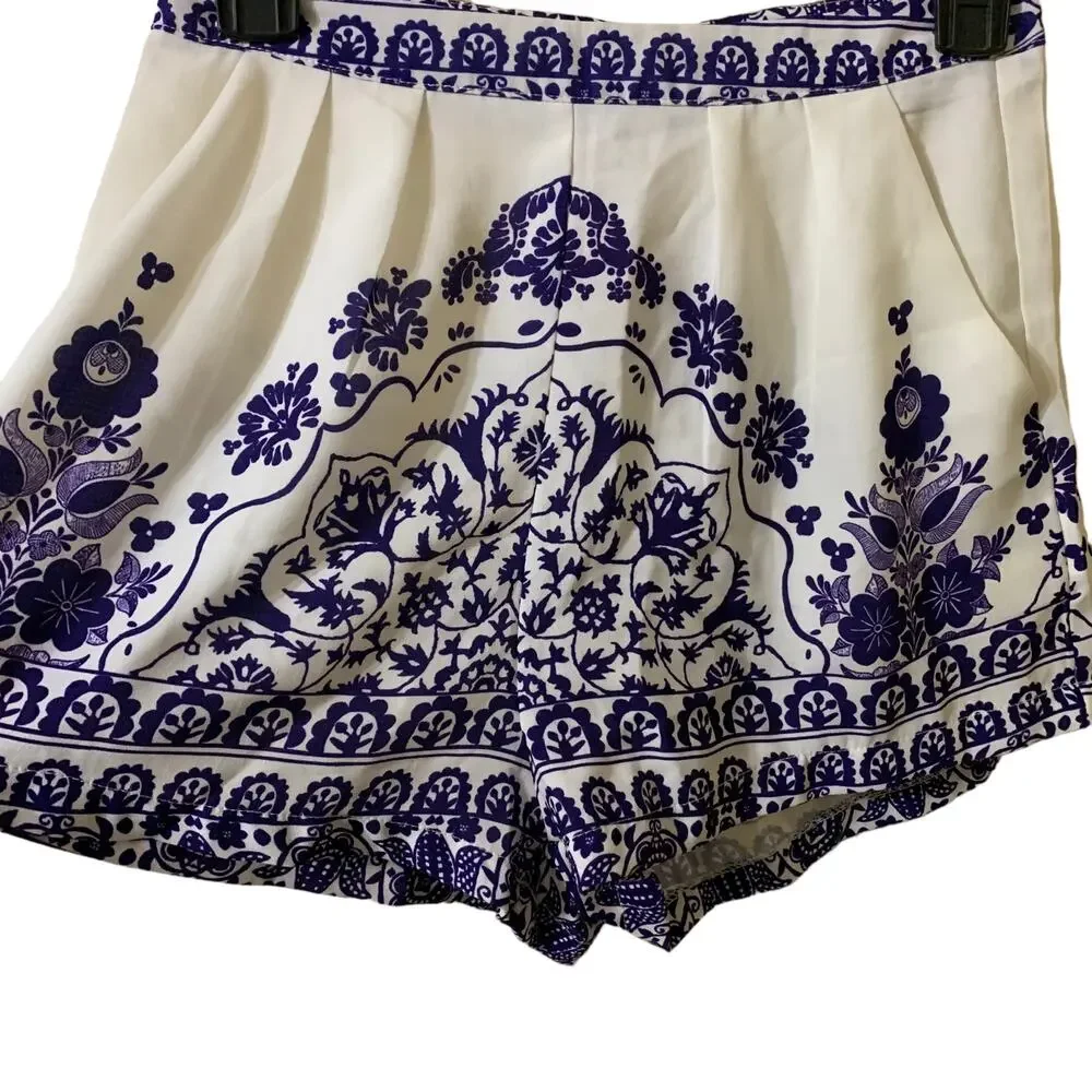 Lily Whyt Blue and White Fine China High Waisted Shorts Size 8 - Picture 4 of 14